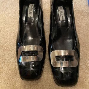 Charles David croc patent leather pump